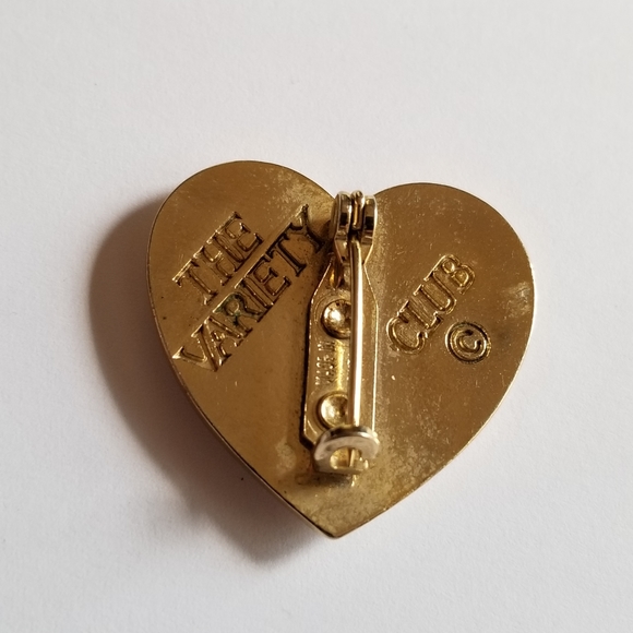Vintage Variety Club heart brooch pin gold tone shooting star - Picture 9 of 10